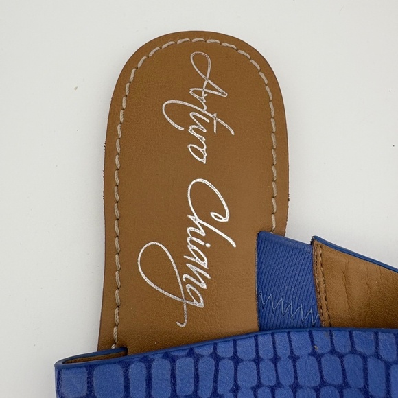 Arturo Chiang Blue Reptile Slide On Flat Sandals; Size 8.5; Heel Rise 0.25" - Picture 5 of 10